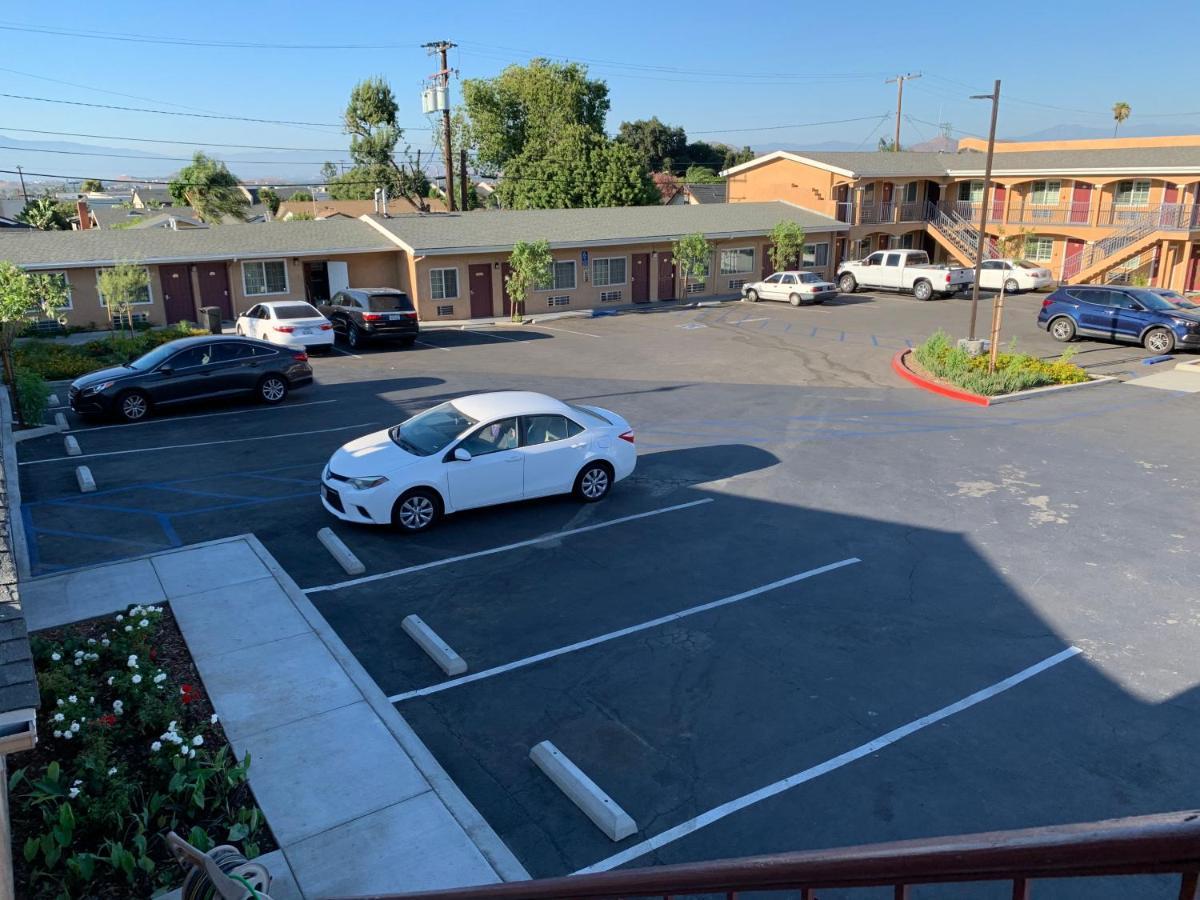 Desert Inn Motel Corona Exterior photo