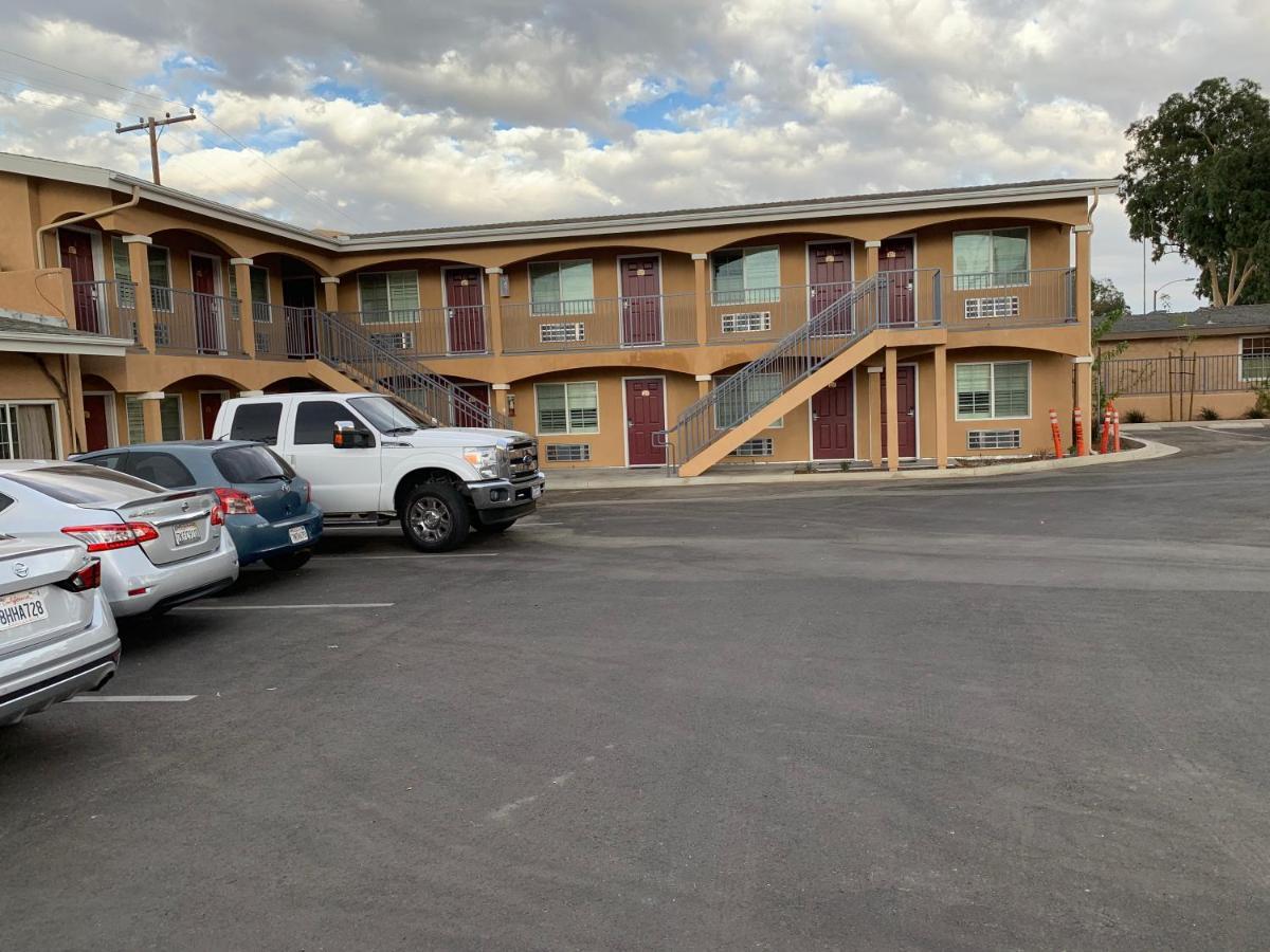Desert Inn Motel Corona Exterior photo