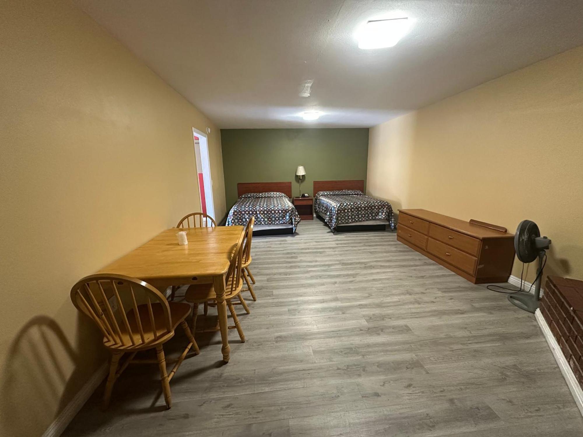 Desert Inn Motel Corona Exterior photo