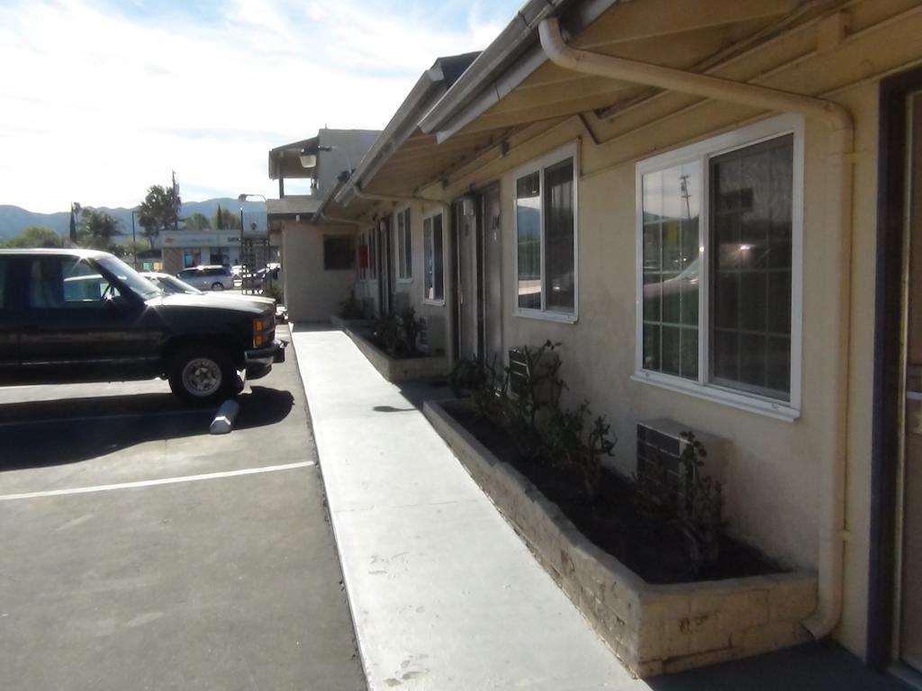 Desert Inn Motel Corona Exterior photo