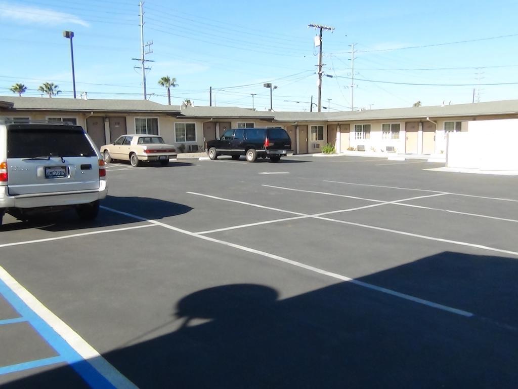 Desert Inn Motel Corona Exterior photo