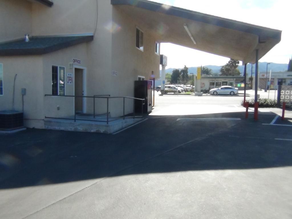 Desert Inn Motel Corona Exterior photo