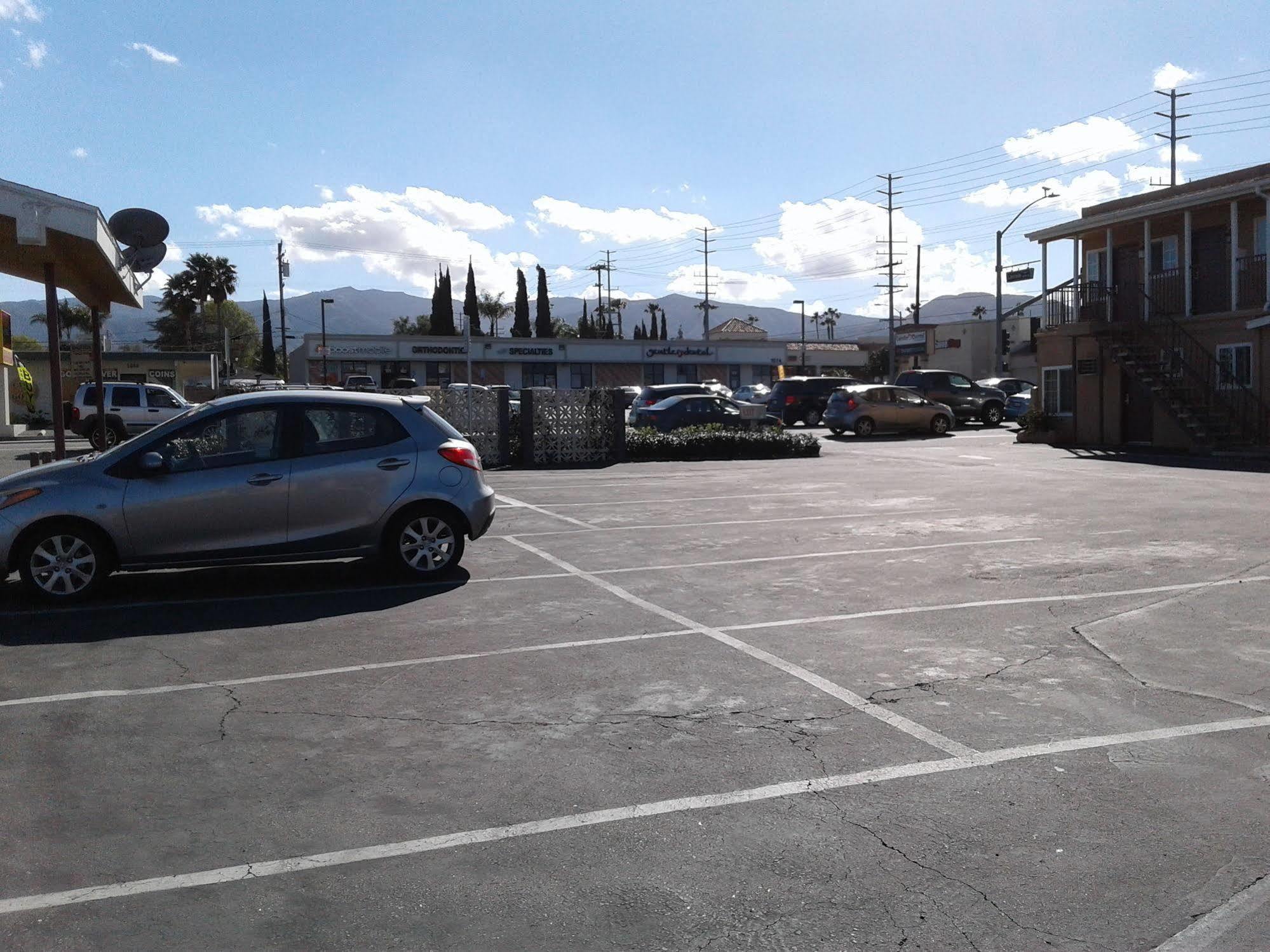 Desert Inn Motel Corona Exterior photo