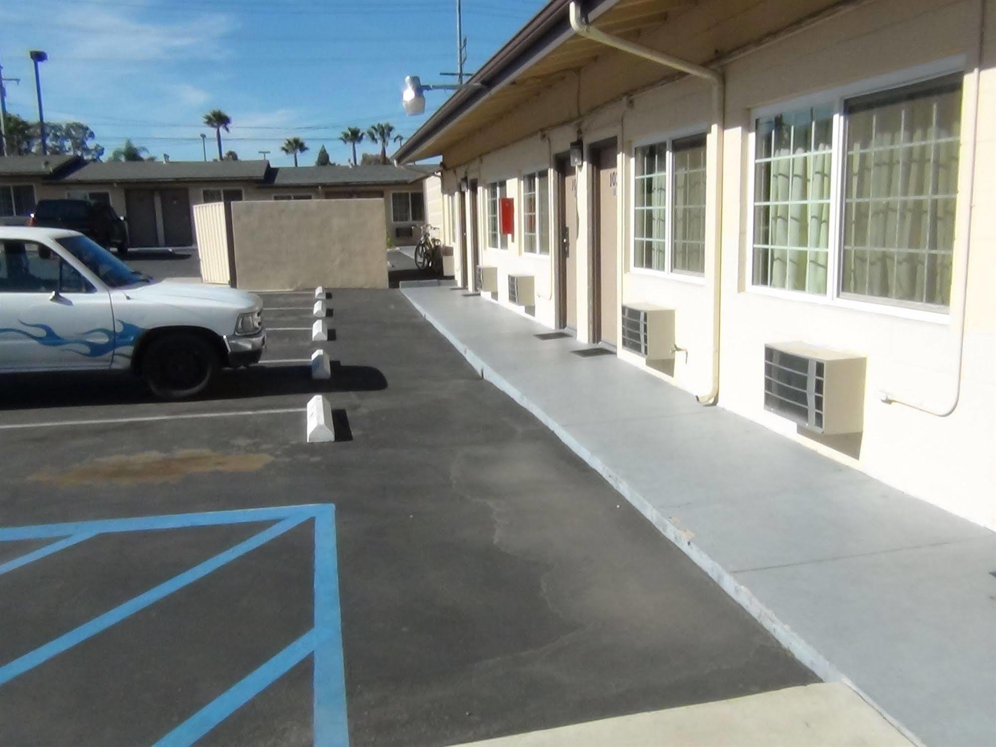 Desert Inn Motel Corona Exterior photo